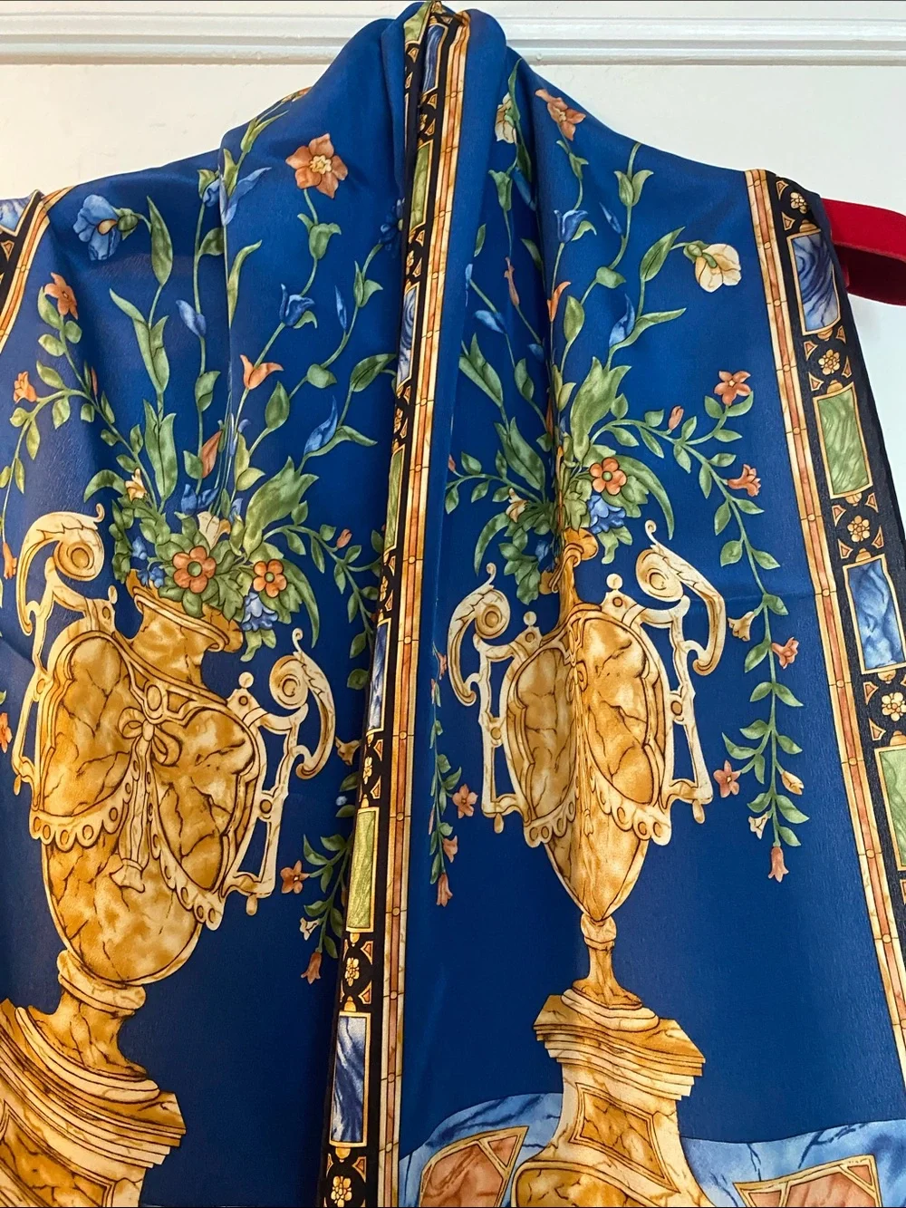 💯 Silk Hand Made Design Exclusively for The Art Institute Of Chicago Scarf NWOT